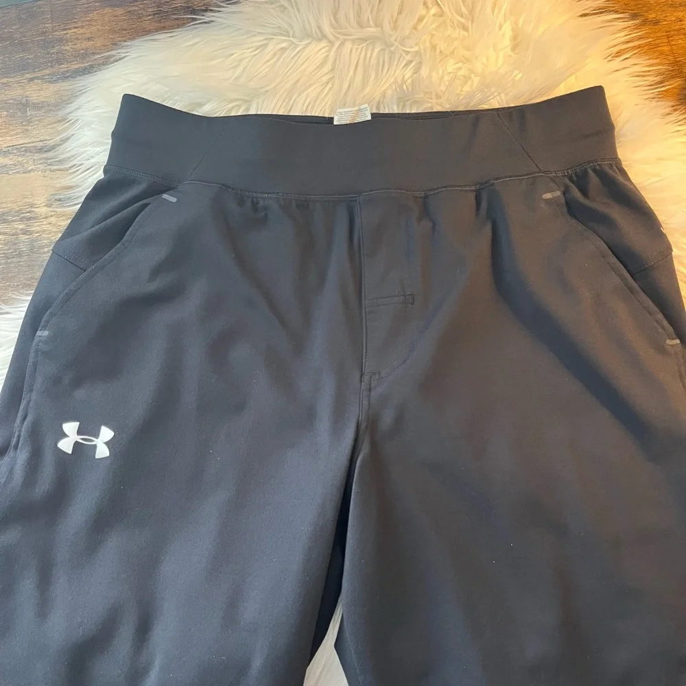 Under Armour loose fit athletic sweat pants. Size large